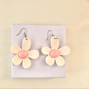 Retro daisy earrings